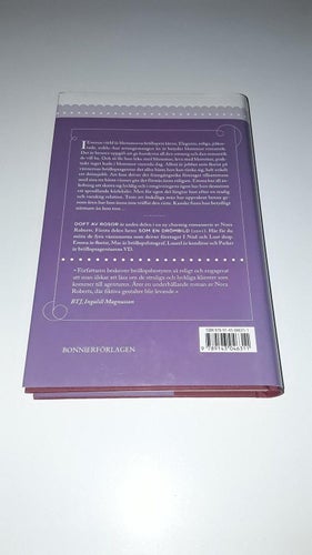 Nora Roberts - Doft av rosor (Inbunden)