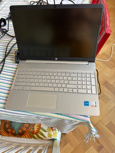 HP Laptop med Intel Core i5 och Iris Xe Graphics