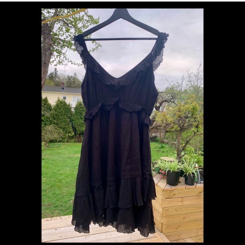 Svart Ny klänning Ny Gina Tricot strl 44