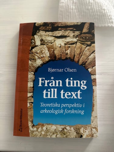 Från ting till text av Bjørnar Olsen, 2003