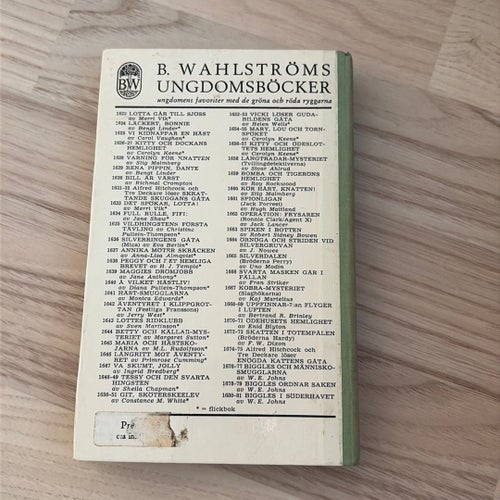 Tre deckare löser hostande drakens gåta