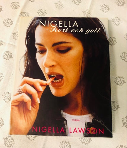3 olika böcker - Nigella - Kort och gott, Nigella Lawson 2 till nya är de