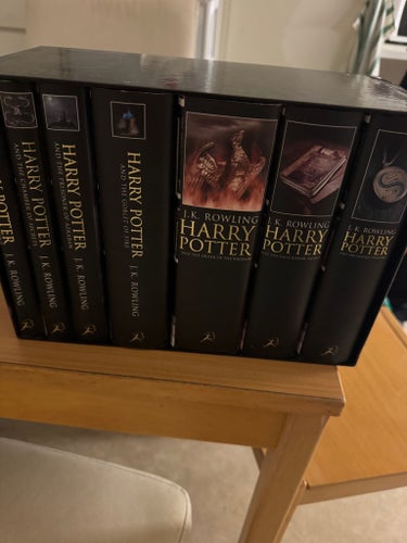 Harry Potter Complete Adult Collection, J.K. Rowling. Bloomsbury 2007.