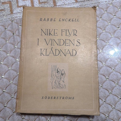 Nike flyr i vindens klädnad av Rabbe Enckell, 1947