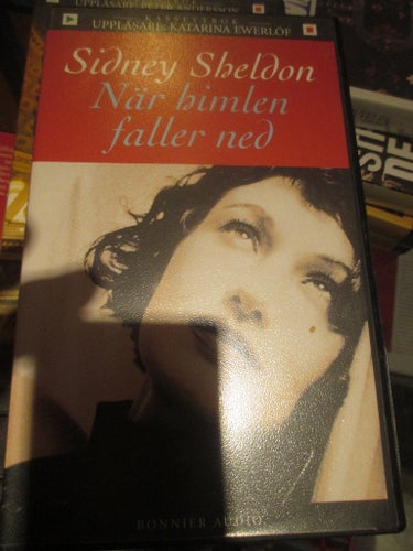 Kassettbok, Katarina Ewerlöf, När himlen faller ned av Sidney Sheldon, Ljudbok