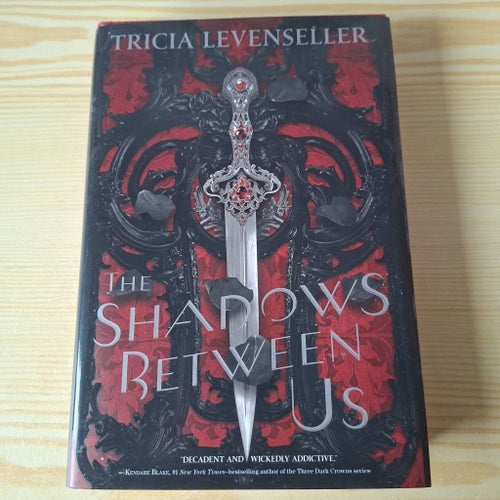 The Shadows Between Us av Tricia Levenseller, 2020