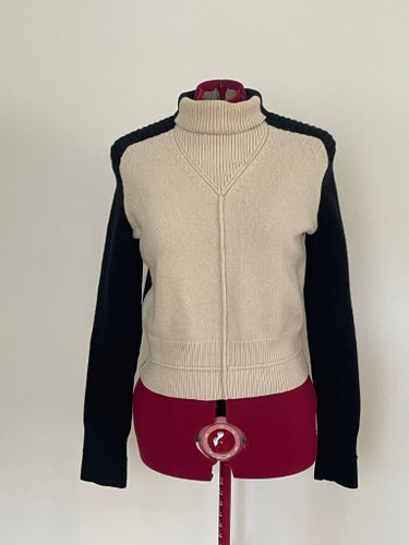 H&M Studio stickad tröja/polotröja ull/kashmir svart/beige-vit minimalistisk
