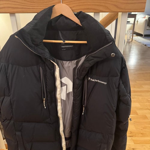 Peak Performance svart dunjacka