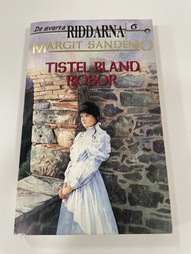 Tistel bland rosor | Margit Sandemo | De svarta riddarna | Pocket