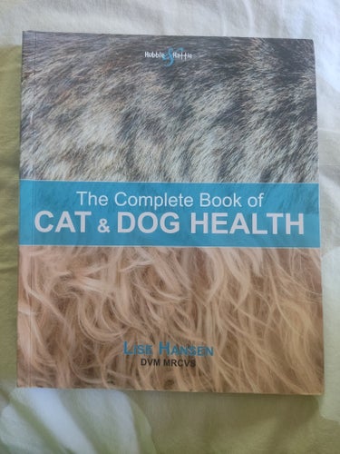 The Complete Book of CAT & DOG HEALTH av Lise Hansen
