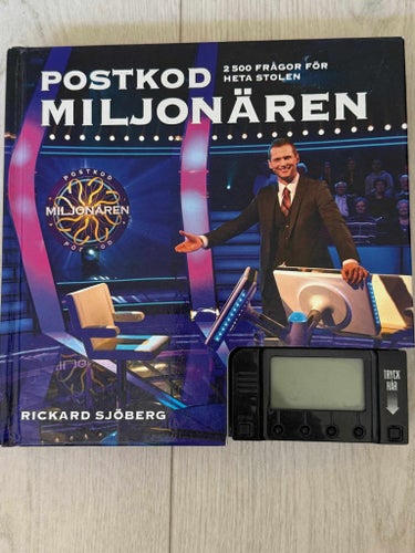 Postkodmiljonären bok med 2500 frågor