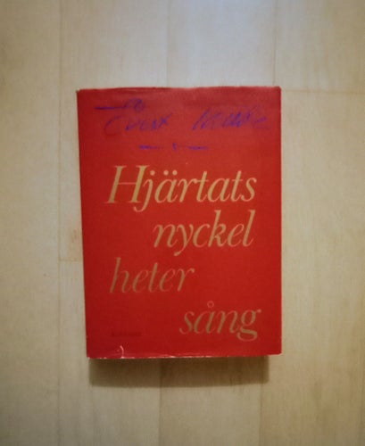 Boken "Hjärtats nyckel heter sång". Evert Taubes visor.