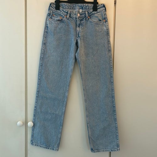 Weekday ljusblåa jeans, storlek W 25 L 32