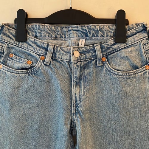 Weekday ljusblåa jeans, storlek W 25 L 32