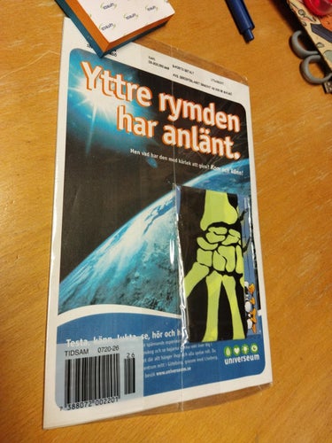 Kalle Anka 2001 nr 41 med extra Monster handske. inplastad