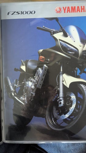 Yamaha FZS1000 Broschyr