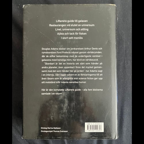 Liftarens guide till galaxen av Douglas Adams, 2006. Sci-fi Äventyr Klassiker