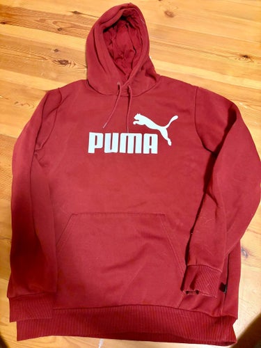 Puma röd hoodie, strl M