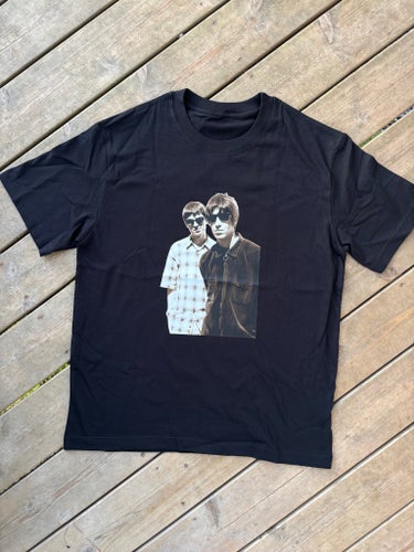 Oasis Noel & Liam gallagher merch Svart t-shirt, storlek S