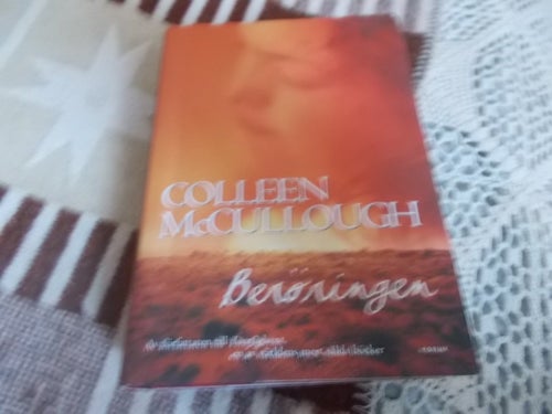EN INBUNDEN BOK COLLEEN MCCULLOUGH BERÖRINGEN
