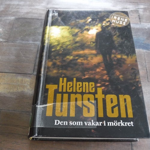 Den som vakar i mörkret författare Helene Tursten