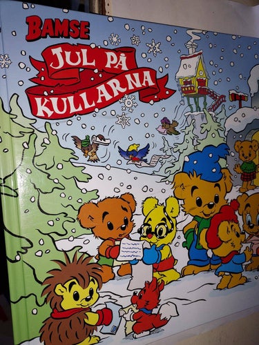 Sagobok BAMSE 2011 JUL PÅ KULLARNA Mått: 21 cm x 27 cm