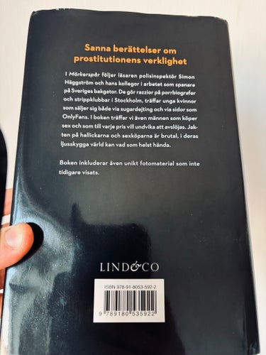 Mörkerspår av Simon Häggström
