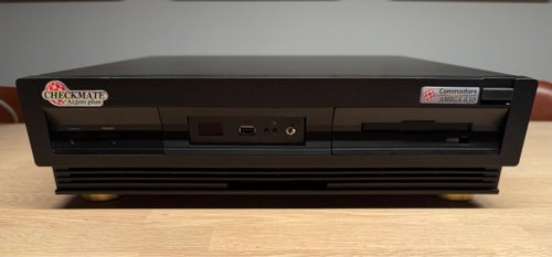 Amiga 600 i Checkmate A1500 Plus kabinet