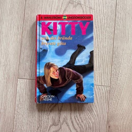 Kitty och det brända brevets gåta av Carolyn Keene