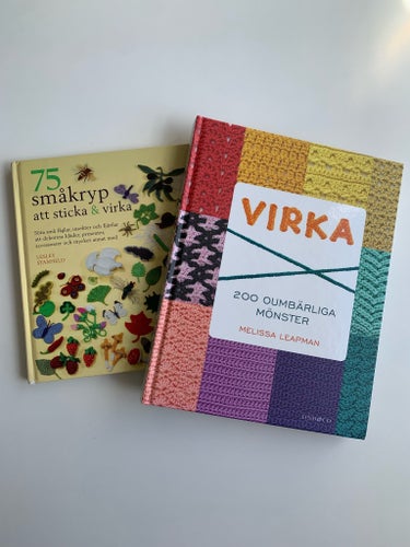 2 handarbetsböcker – Virka 200 mönster + 75 småkryp