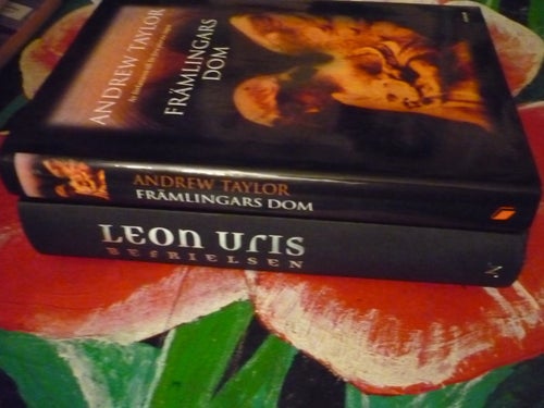BOK, 2 STYCKEN BÖCKER, ANDREW TAYLOR: FRÄMLINGARS DOM, LEON URIS: BEFRIELSEN