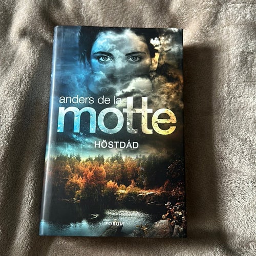 Höst dåd av Anders de la Motte