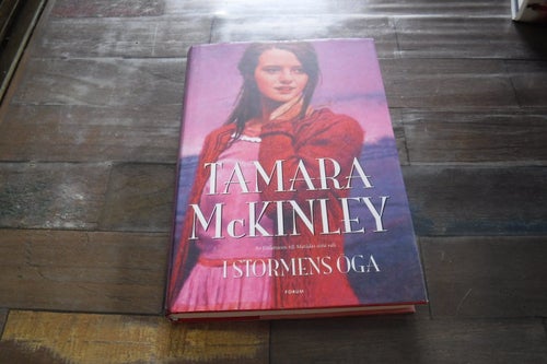I stormens öga författare Tamara McKinley