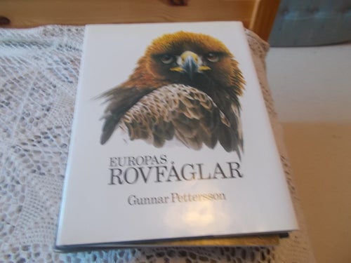 EN INBUNDEN BOK GUNNAR PETTERSSON EUROPAS ROVFÅGLAR