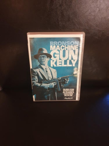 Machine gunkelly / Studio s / charles bronson