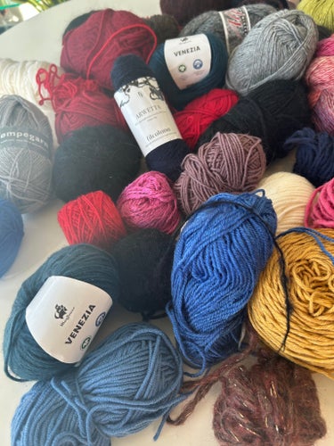Sticksats + stort garnpaket – AERO 5 mm & diverse kvalitetsgarn
