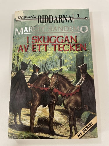 I skuggan av ett tecken  | Margit Sandemo | De svarta riddarna | Pocket