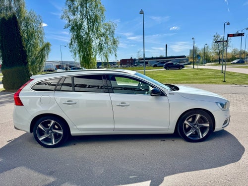Volvo V60 D6 Plug-in Hybrid AWD R-Design SE SPEC 288hk