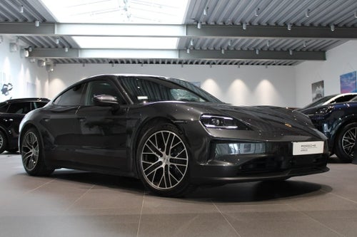 Porsche Taycan Moms