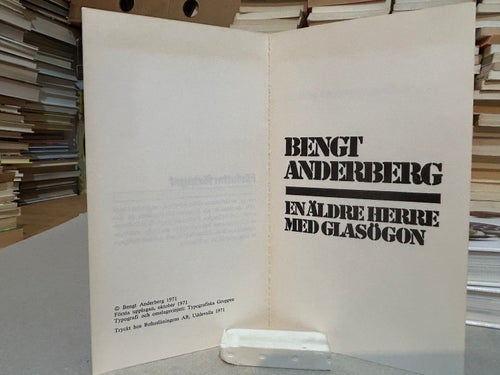 En äldre herre med glasögon av Bengt Anderberg, bok, Very good plus