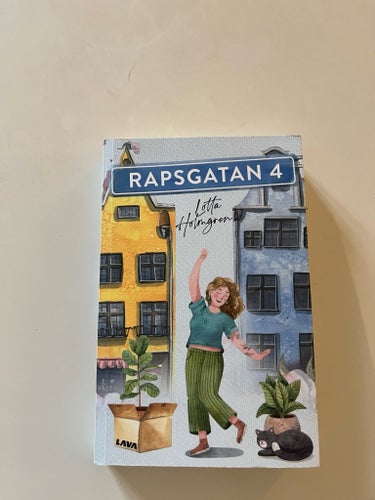Rapsgatan 4 av Lotta Holmgren (2022)