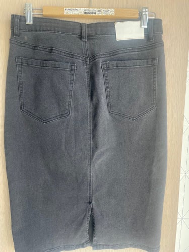 Denim svart kjol, storlek S