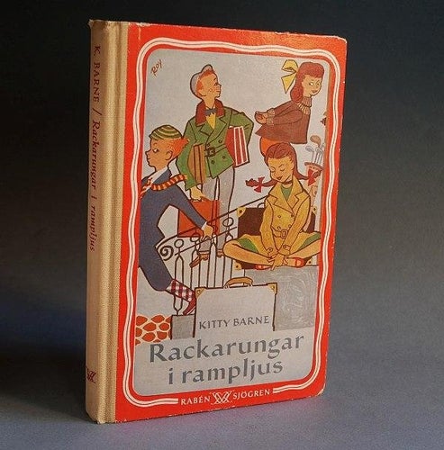 Rackarungar i rampljus . Kitty Barne