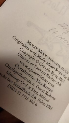 Molly Moon stannar tiden - Georgia Byng. Bok. Very Fine plus, BM