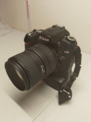 Nikon D90 systemkamera med Sigma Zoom-objektiv