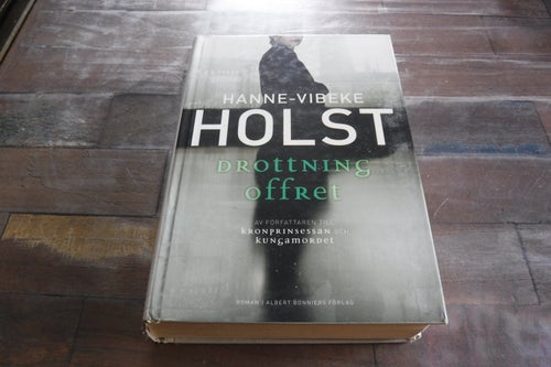 Drottning offret, författare Hanne-Vibeke Holst