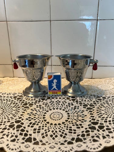 2 st. Vintage Eleganta Såskannor - Gräddsnäckor - Mjölkkannor