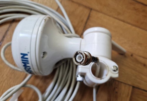 Garmin GA29 GPS Antenna + pole mount + long cable with BNC connector.