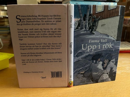 Upp i rök av Emma Vall, bok, SM, Fine
