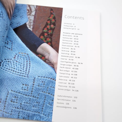 Elegant Knits: 20 Designs in Generous Sizes with Rowan Yarns av Martin Storey